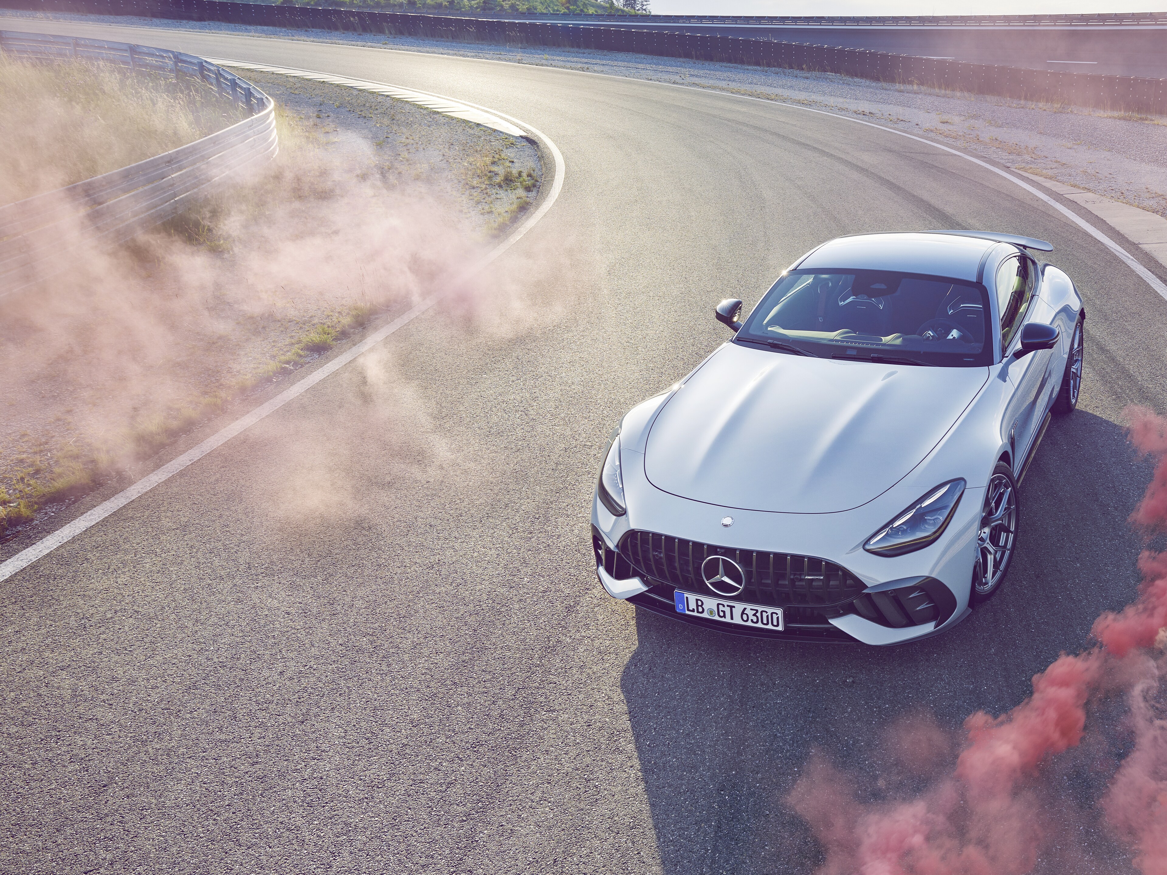 Power | Marca | Mercedes-AMG O reprezentare a puterii Mercedes-AMG.