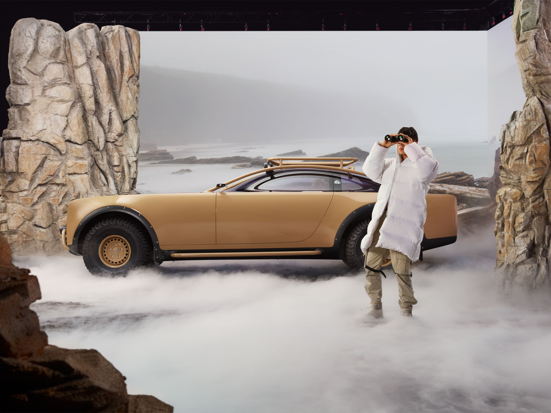 Clasa S Virgil Abloh | Marcă emblematică | Mercedes-Maybach Modelul Mercedes-Maybach Clasa S by Virgil Abloh dintr-o perspectivă laterală din spate.