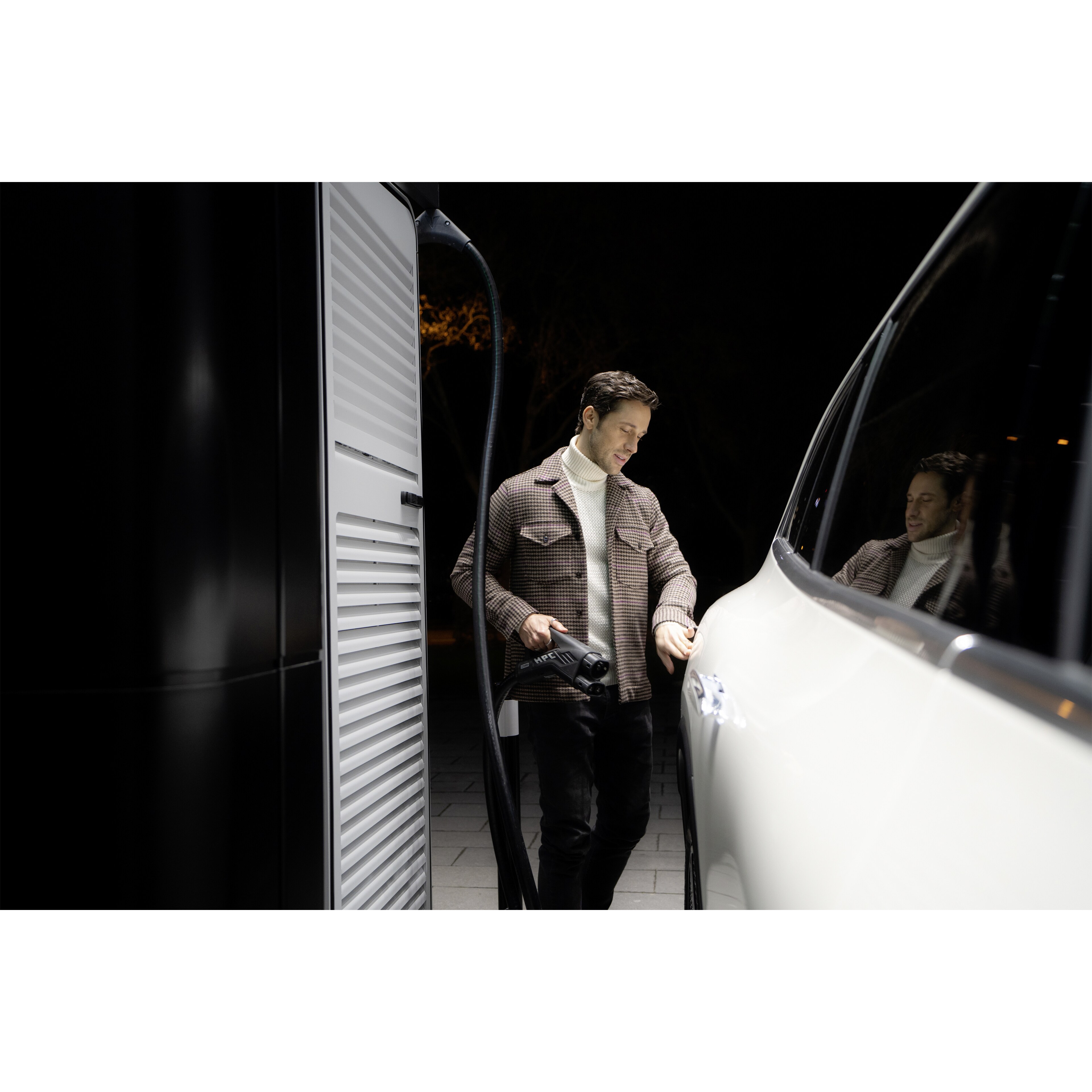 Încărcare | Mercedes-Benz Soluțiile de încărcare pentru autovehiculul tău Mercedes-Benz.
